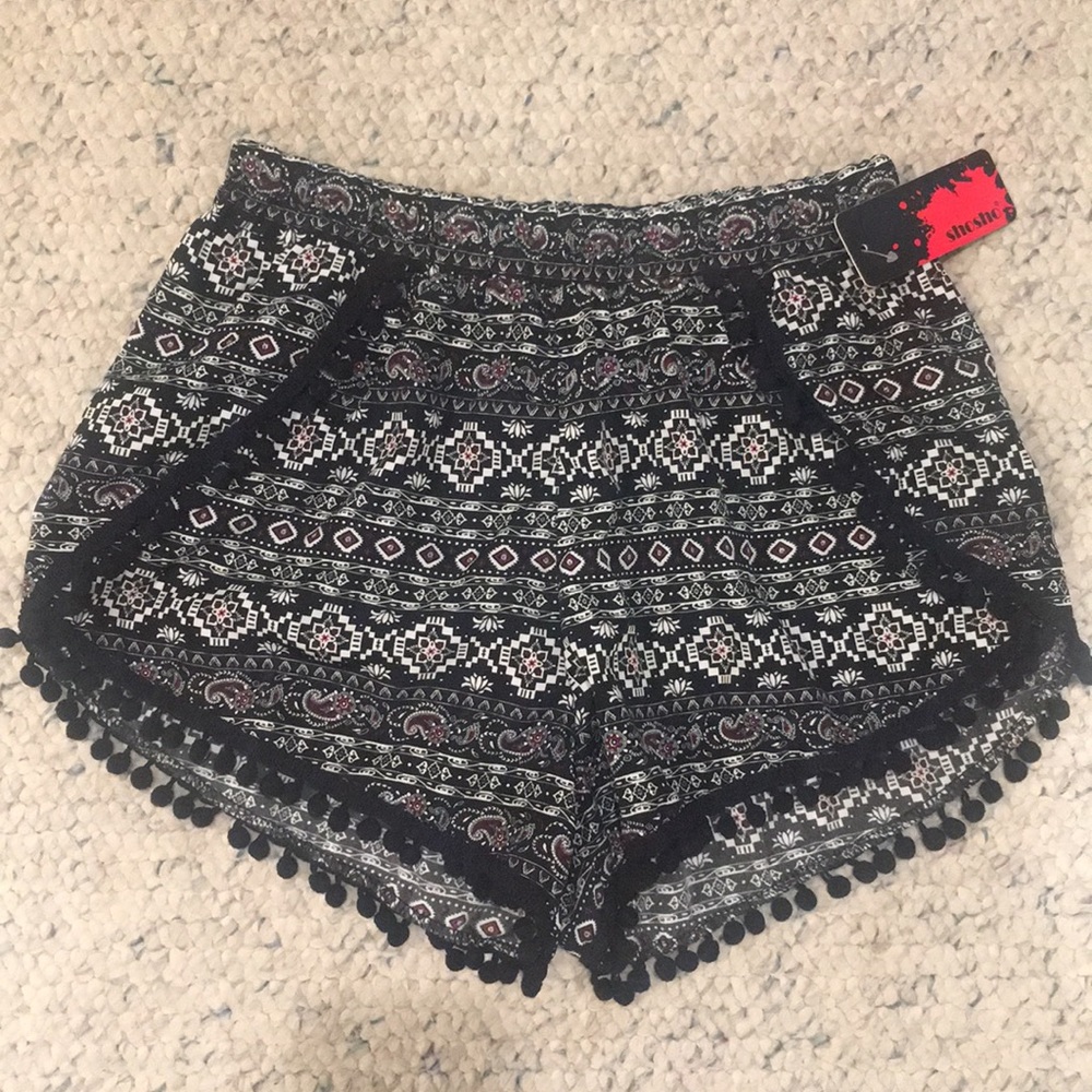 Geometric print lounge shorts